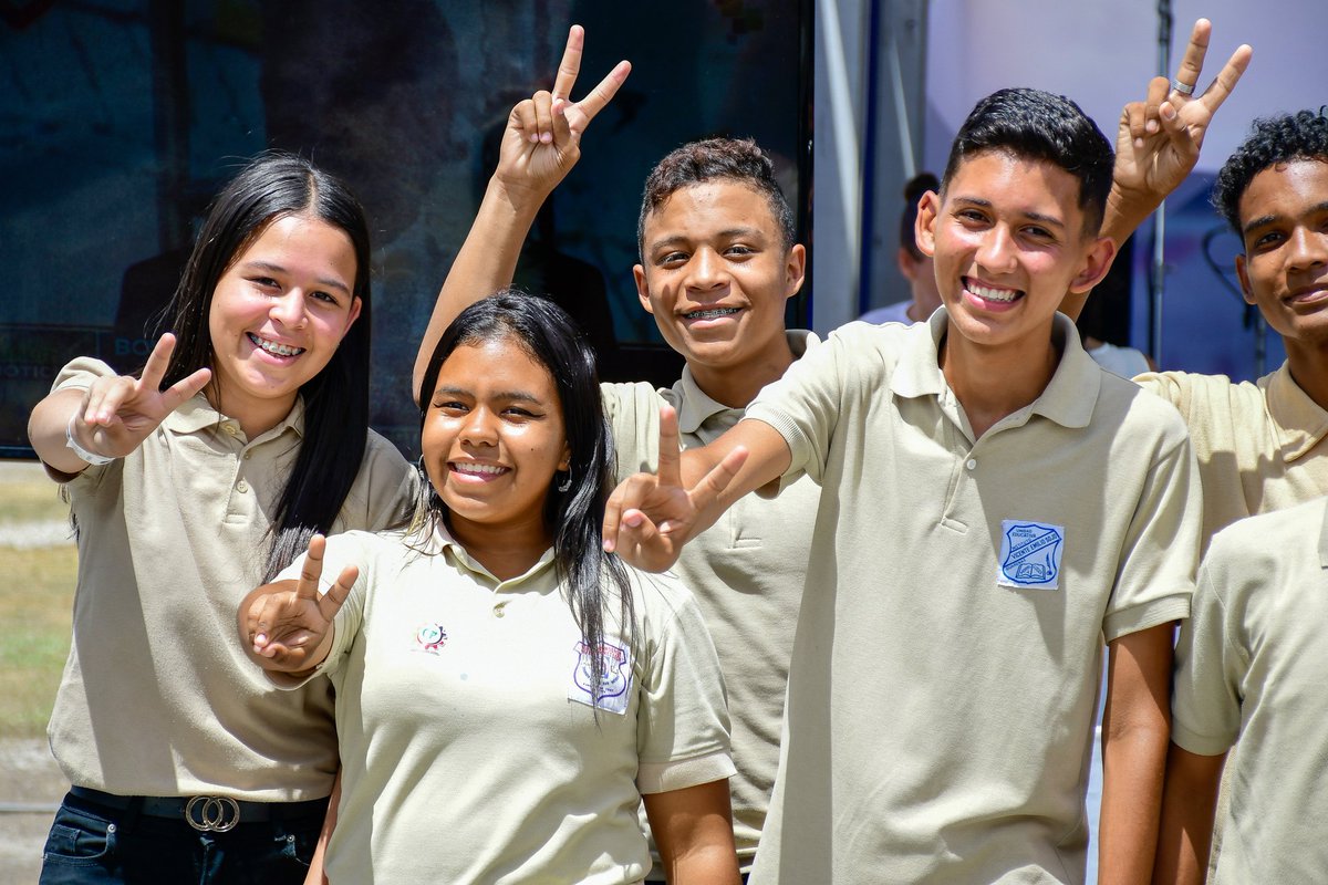 3/3

 ¡Hey bachilleres! 

Te invitamos a la Expoferias de Oportunidades de Estudios 2023, donde encontrarás diversas opciones que presentan las Instituciones de Educación Universitaria. 

<a href="/NicolasMaduro/">Nicolás Maduro</a> 
<a href="/delcyrodriguezv/">Delcy Rodríguez</a>
@MPPEDUCACION 
<a href="/sandraoblitasr/">Sandra Oblitas Ruzza</a>