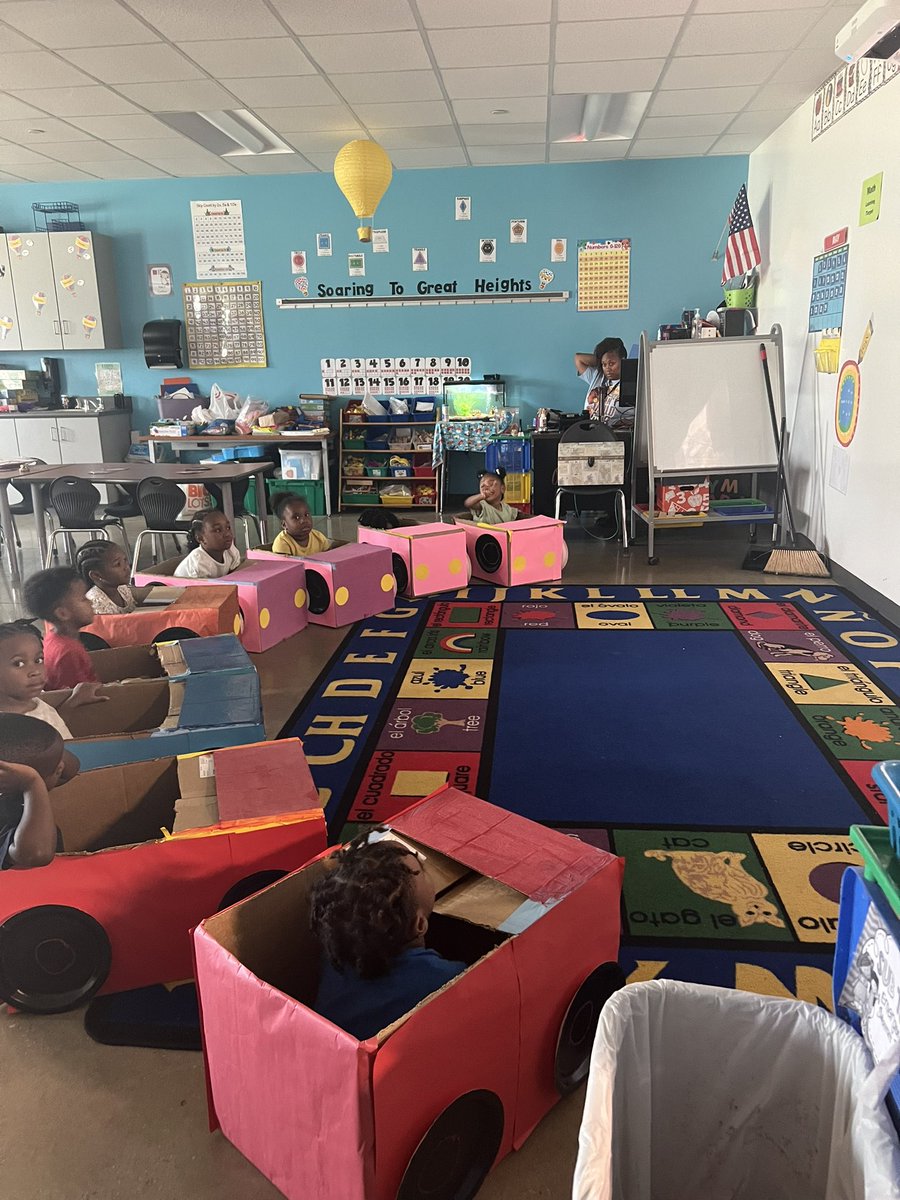 LBlevins_'s tweet photo. A BLAST FROM THE PAST at @TCSSkyland summer learning! Next week they will be focusing on the 70s! https://t.co/0fMmy6irBL