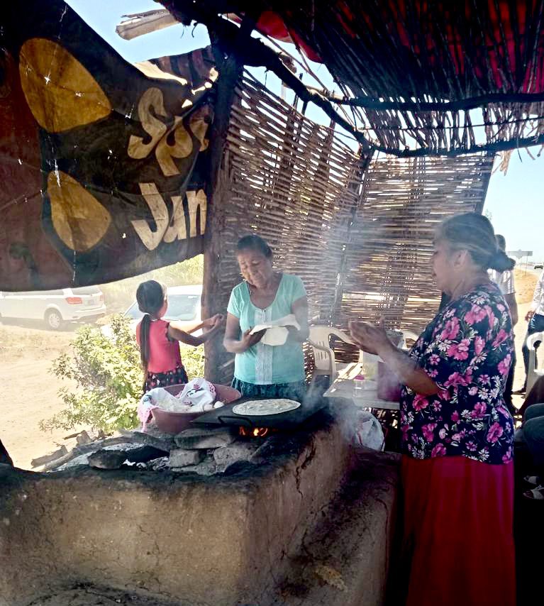 DIF_NMX's tweet photo. La Estrategia Integral de Asistencia Social, #Alimentación y Desarrollo Comunitario #EIASADC avanza por México.
Visitamos📍Sonora @DIFSonora con el proyecto “Tienda Tradicional Yaqui” del grupo de desarrollo de la localidad Estación Oroz, Guaymas Sonora.
Sigue el 🧵. https://t.co/NWIISHRPLX