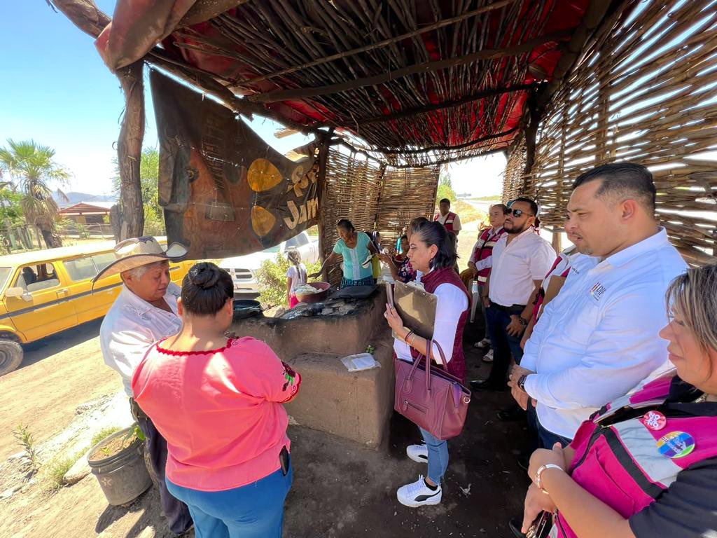DIF_NMX's tweet photo. La Estrategia Integral de Asistencia Social, #Alimentación y Desarrollo Comunitario #EIASADC avanza por México.
Visitamos📍Sonora @DIFSonora con el proyecto “Tienda Tradicional Yaqui” del grupo de desarrollo de la localidad Estación Oroz, Guaymas Sonora.
Sigue el 🧵. https://t.co/NWIISHRPLX