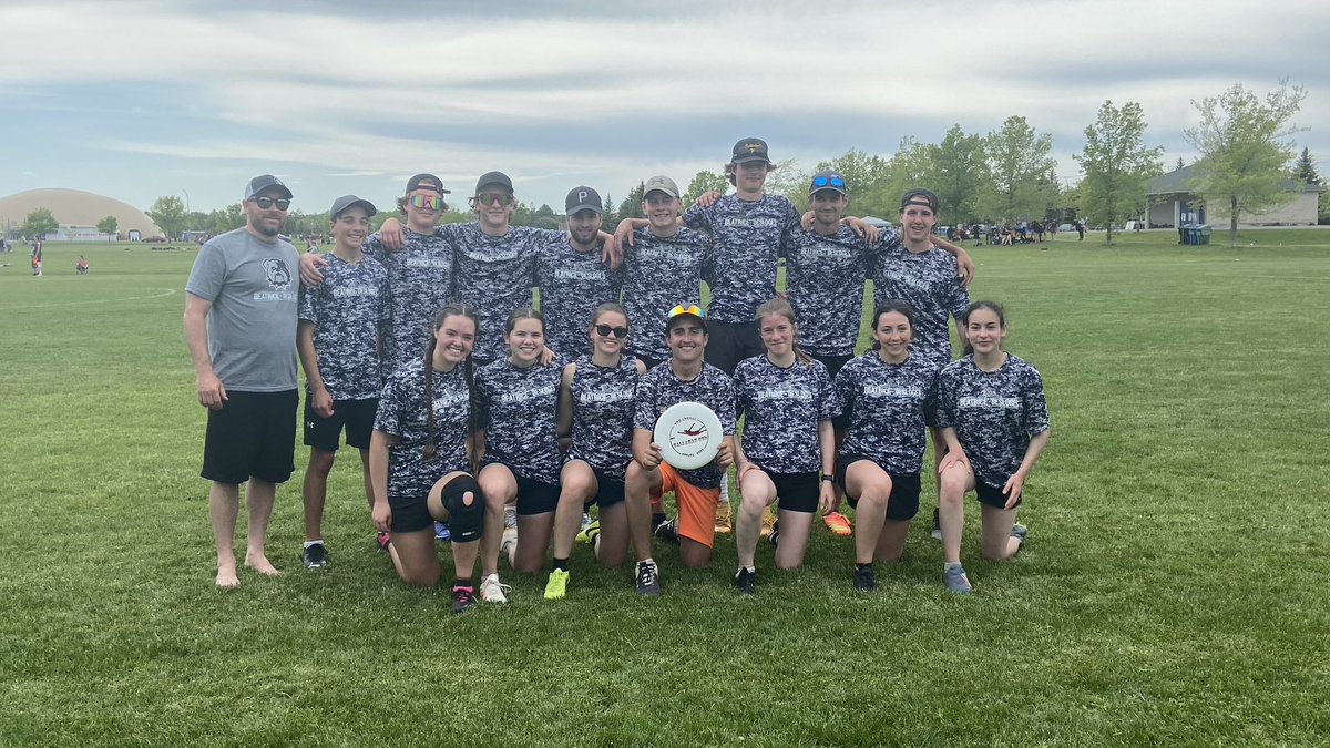 marclafrance's tweet photo. Bravo aux équipe d’Ultimate de @BdDesloges 2e place et une première place dans leurs divisions respectives. 🥇 🥈 #bdfier @sportsbdesloges https://t.co/dxqfOiZepz