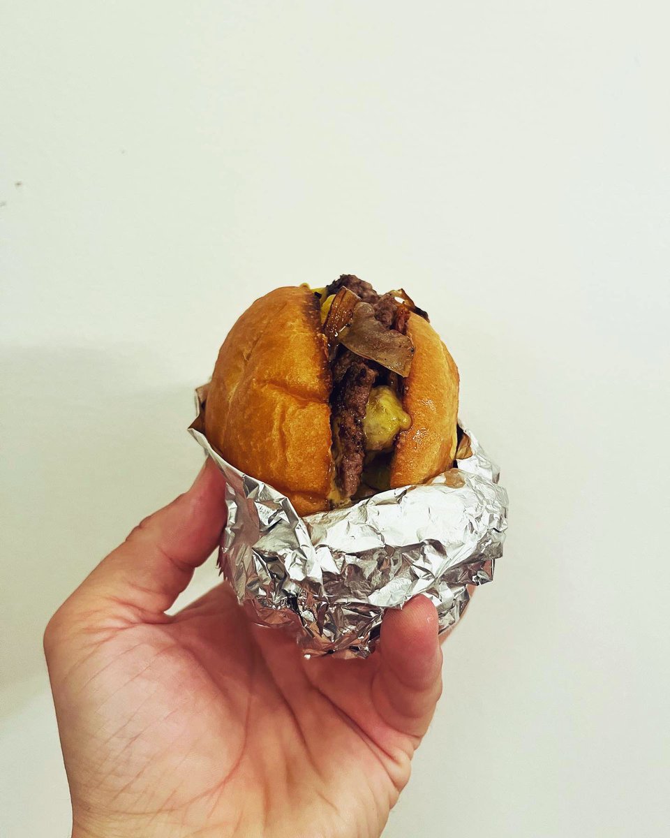 andeewells's tweet photo. If I did a burger pop up…. Who would come? https://t.co/ul1UvZgJA7