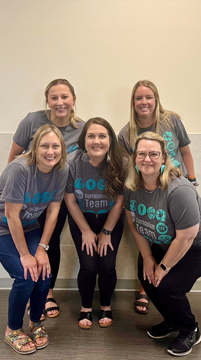 RFriend_Class's tweet image. Meet your 2023-2024 4th Grade ELA Curriculum Writers! We enjoyed working together this week to plan how to support and collaborate with our fellow NISD 4th Grade ELA teachers for the upcoming school year. 😄 @NorthwestELA @NorthwestISD @schluterelem