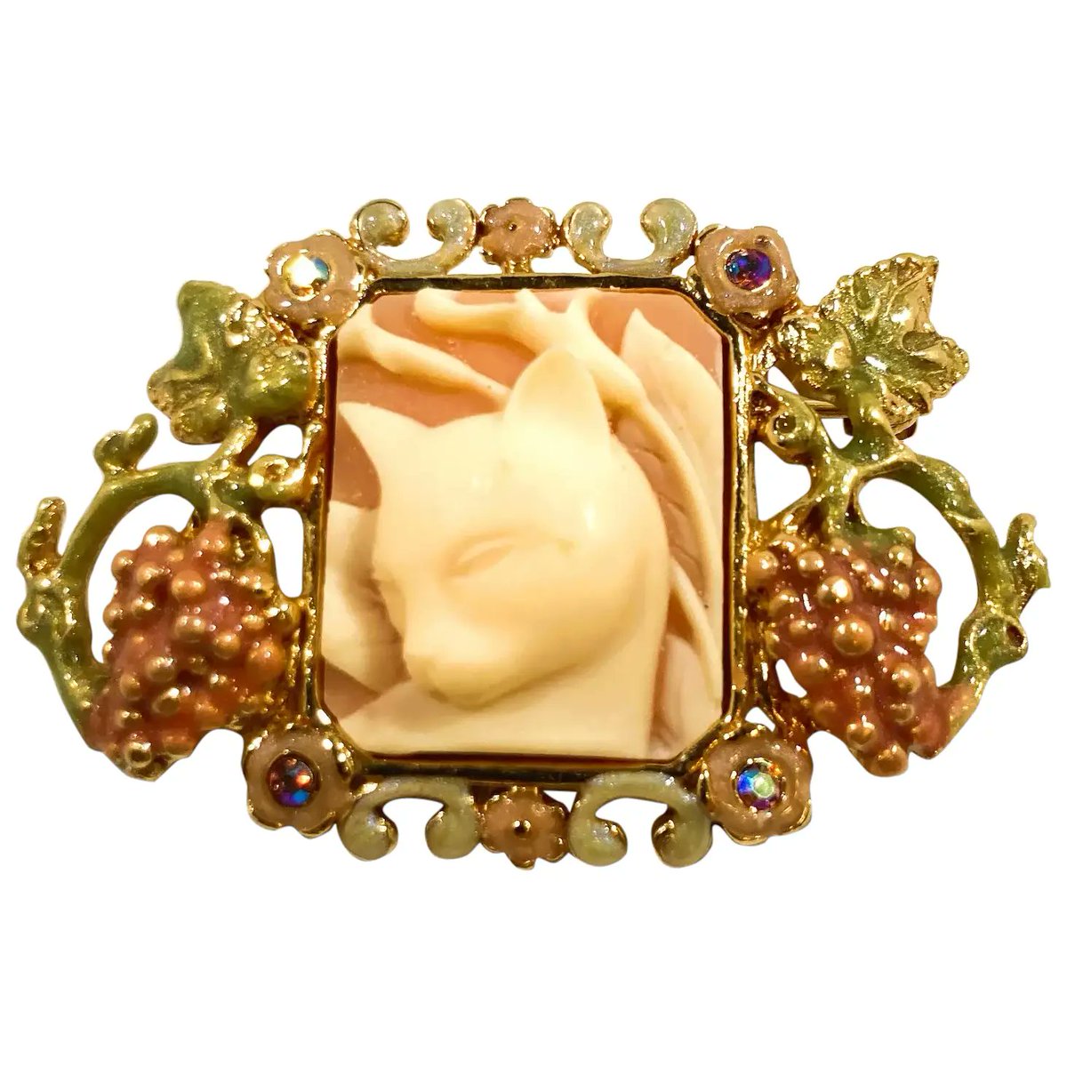 Kirks Folly Cat Vineyard Grapes Brooch Mint in Original Box
#rubylane #vintage #jewelry #brooch #designer #hautecouture #giftideas #jewelryaddict #cat #vintagebeginshere #fashionista #diva #glam 
rubylane.com/item/136230-E1…