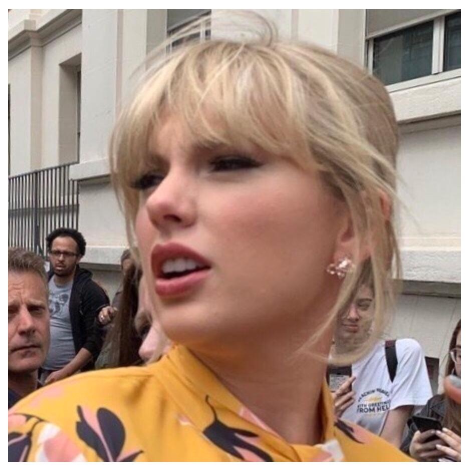 Barby_Gorosito's tweet photo. Taylor swift cuando venga a Argentina y vea pasar un camión de hamburguesas con su apellido. https://t.co/lIef2eoQfQ