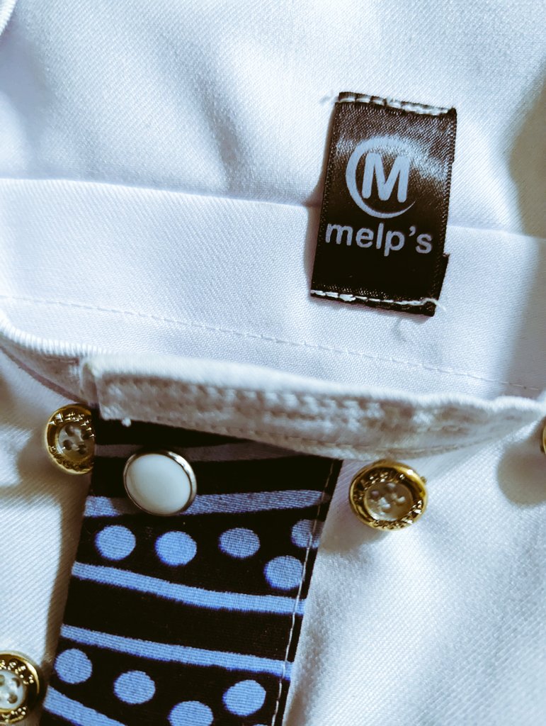 stephan_dipita's tweet photo. Jamais je n'ai vu personne mettre autant d'amour à confectionner un vêtement. Le sens du détail. C'est aussi ça l'excellence Camerounaise.
@Melps89696331 est désormais mon habilleur officiel. Je suis tombé amoureux du travail de ce créateur. https://t.co/noFWWs2K1X