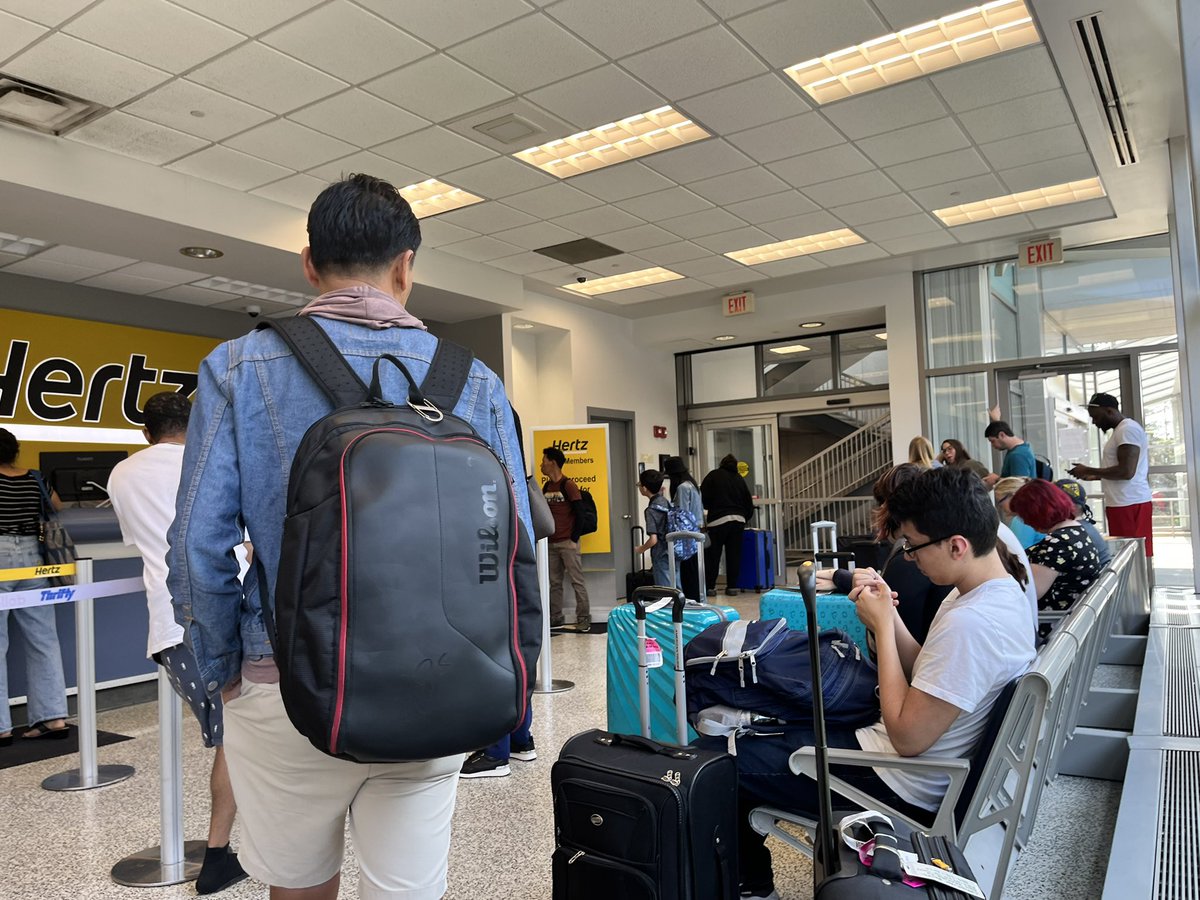 paulinechu's tweet photo. .@hertz while lobby of people waiting. Now the counter at Buffalo airport is saying 2-3 hours https://t.co/gFwFvA3bDF