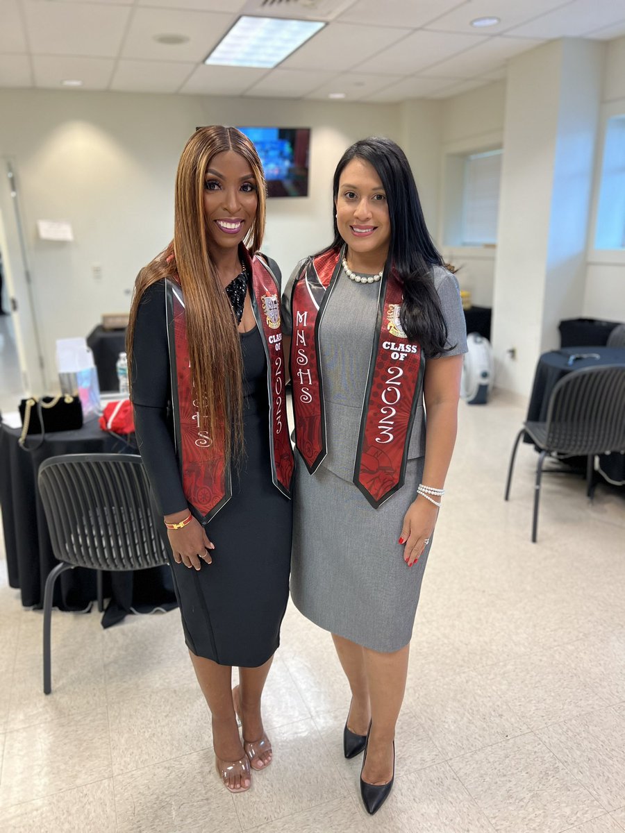 slevikings's tweet photo. 🎓🎉 Congratulations to Principal Rhonda Gaines-Miller on delivering an inspiring and successful graduation speech! Your words touched the hearts of all the graduates and left a lasting impact. 🌟🎓#PrincipalPride #CommencementSuccess #thegreatnorth #NorlandFeederPattern https://t.co/k9iBTX3ypH
