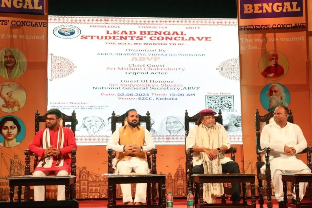 SoumadeepSeal's tweet photo. Hon'ble Actor Mithun Chakraborty was presented in "Lead Bengal Students Conclave" organized by ABVP.
#StudentsConclave
#ABVP https://t.co/XuSjeYrUCQ