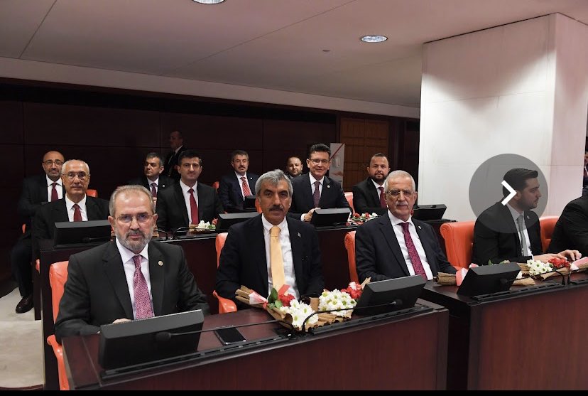 MufitAydin16's tweet photo. Türkiye Büyük Millet Meclisi'nde Milletvekili yeminimizi ettik. 

Gazi Meclisimizin 28. Yasama döneminin ülkemize ve milletimize hayırlı olmasını temenni ediyorum. https://t.co/FKirPoatND