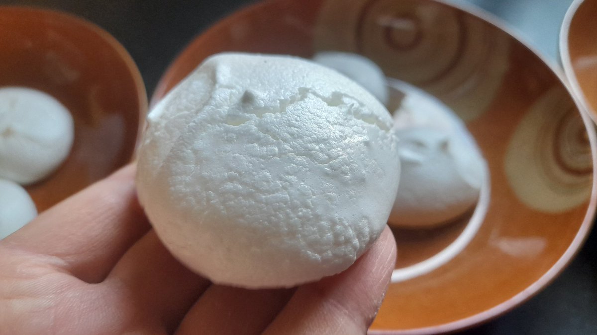 marzipanartisan's tweet photo. Super excited with my pudding tonight, homemade vegan meringue with raspberries, strawberries, and plant based cream ( thank you #emlea )😋  #Vegan #meringue #MHHSBD https://t.co/B7pv04eTKs