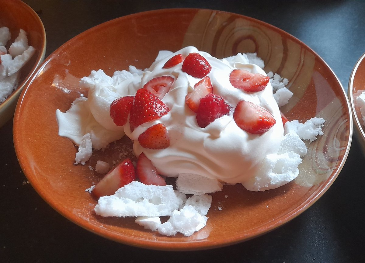 marzipanartisan's tweet photo. Super excited with my pudding tonight, homemade vegan meringue with raspberries, strawberries, and plant based cream ( thank you #emlea )😋  #Vegan #meringue #MHHSBD https://t.co/B7pv04eTKs