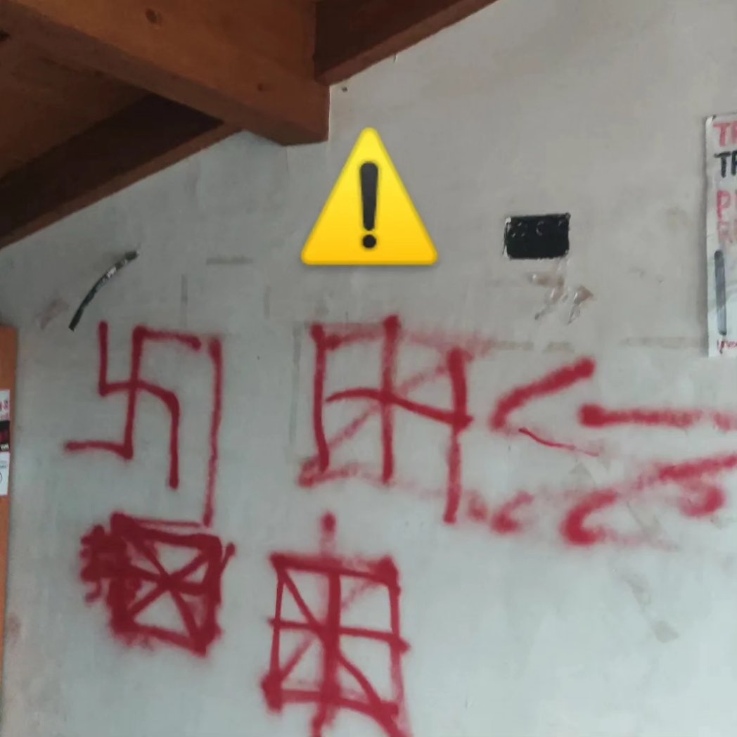 apmoianes's tweet photo. ⚠️ALERTA FEIXISTA⚠️

Durant les darreres hores ens han atacat l'Ateneu amb clara voluntat de destrossar l'espai i el projecte, amb diverses mostres d'odi i violència i simbologia nítidament feixista, concretament centrada en la reacció als avenços de la lluita feminista

🧵Fil https://t.co/V5gC2PQuGq