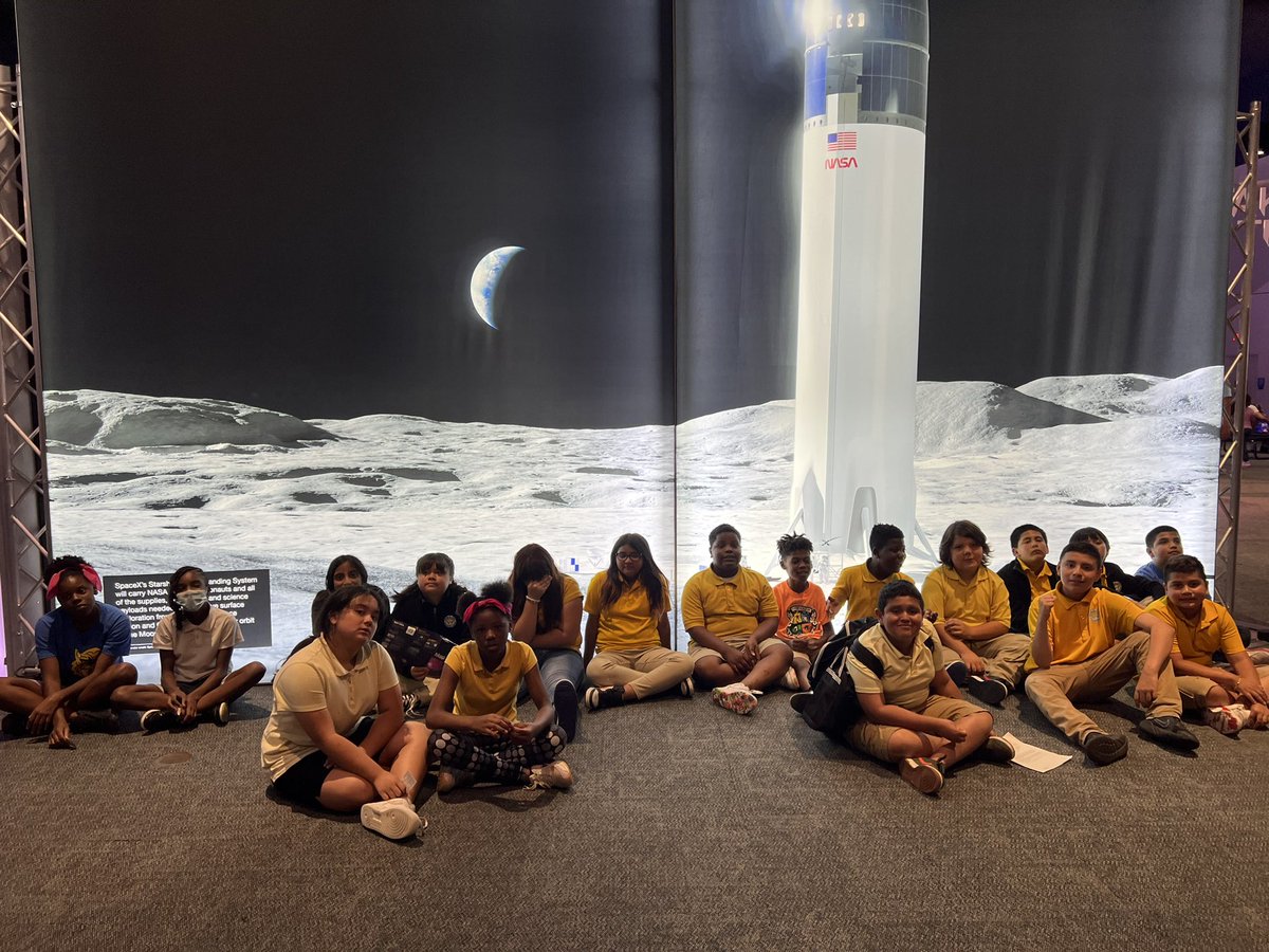 PrincipalBernal's tweet photo. We made it to Houston Space @NASA! @GWTruett fifth graders taking it all in!  @ACEDallasISD @TeamDallasISD @REHdz79 #experiencesmatter https://t.co/eFQm8yC5YH