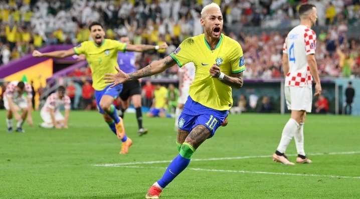 Neymologyy's tweet image. Marquinhos is not a serious brudda sold a iconic Neymar moment