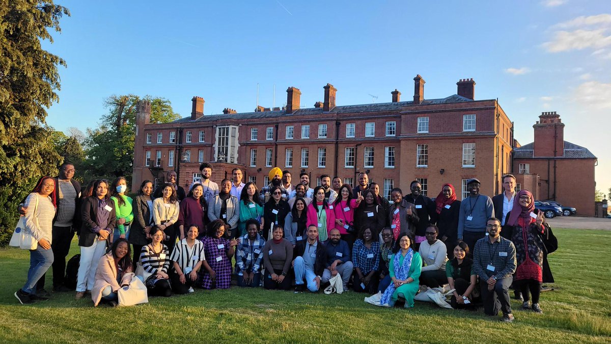 commschols's tweet photo. Wonderful weather is on the cards to welcome our wonderful group of PhD and Split-site Scholars at @CumberlandLodge this weekend for our #MaximiseYourImpact workshop. We look forward to lots of discussion and presentations on #SustainableDevelopment over the next two days! https://t.co/DGG6xZWnN6