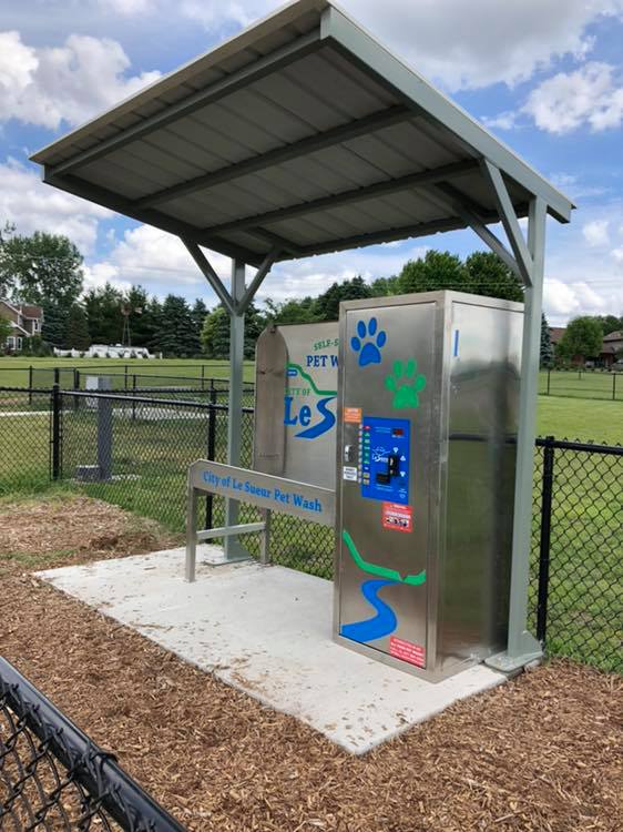 The pet wash is open for the season!🐾🛁🐾
Located within the Le Sueur Dog Park:
104 Cedar Trail Drive
Cash, credit or tokens accepted.