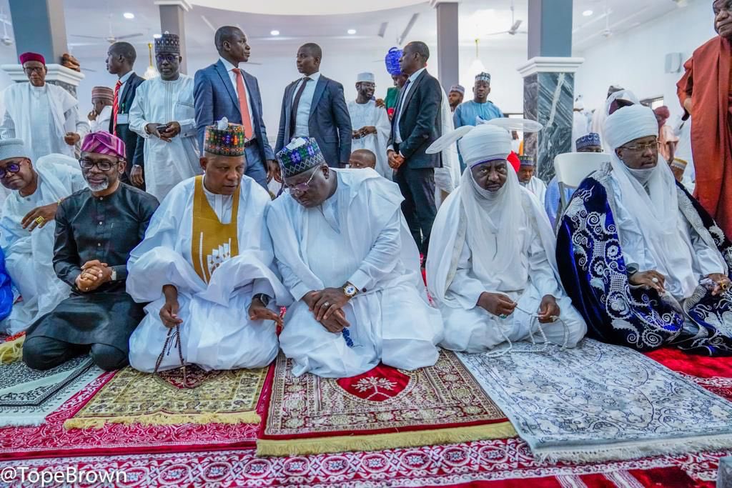 SPNigeria's tweet photo. Vice President, Kashim Shettima, with Senate President, Ahmad Lawan, Speaker Femi Gbajabiamila, Emir of Kano, Alhaji Aminu Ado Bayero and Emir of Bauchi, Rilwan Suleiman Adamu, at the Commissioning of the National Assembly Mosque in Abuja on Friday. https://t.co/WDF2jEmIo8