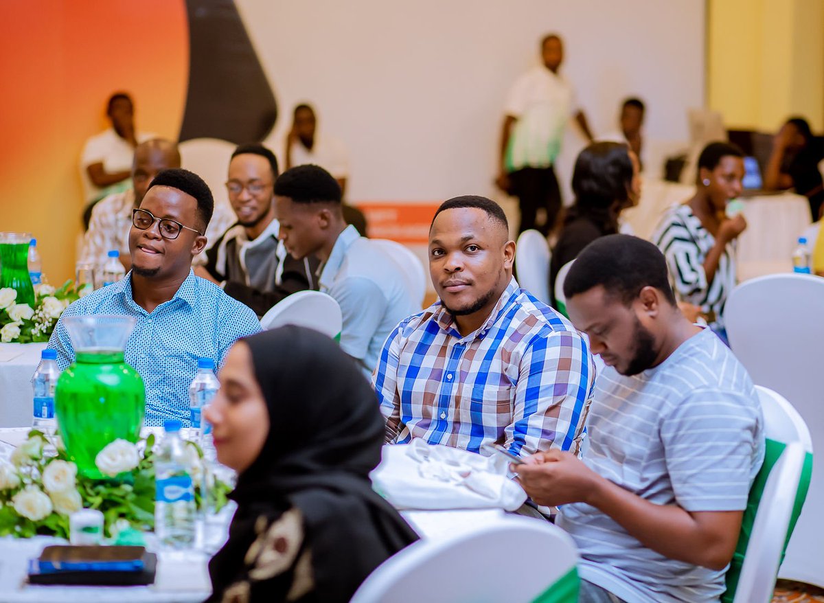 InfinixMobileTZ's tweet image. Toto Bad @tz_marioo ndani ya Nyumba, Akipata nafasi ya kushare  ku-experience kwa mara ya kwanza kutumia simu yetu Mpya.

Mambo ni motooo🔥🔥. Hili ni jicho La Admin LIVE kutokea katika Uzinduzi wa #NOTE30Series 
#Infinixtanzania #spidikasi