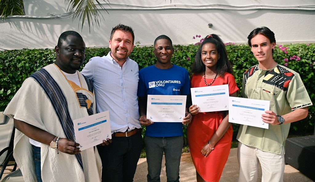 makaneraalpha1's tweet photo. Le pouvoir de la jeunesse est indomptable à Saly, nous nous sommes réunis en tant que @UNV_ROWCA pour apprendre, grandir et nous inspirer mutuellement. Ensemble, nous créons une synergie de leadership et de communication qui illuminera notre avenir. @pvnuguinee @UNVolunteers https://t.co/h2kke83kkV