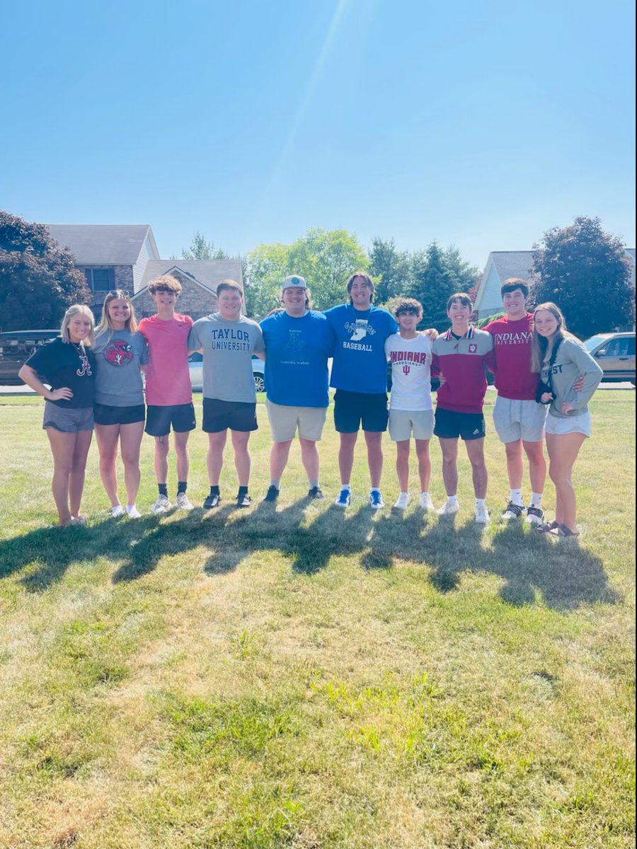 Kats_Principal's tweet photo. Love seeing this senior crew in the neighborhood having breakfast on graduation day! 💙❤️ https://t.co/mLLjDKil9K