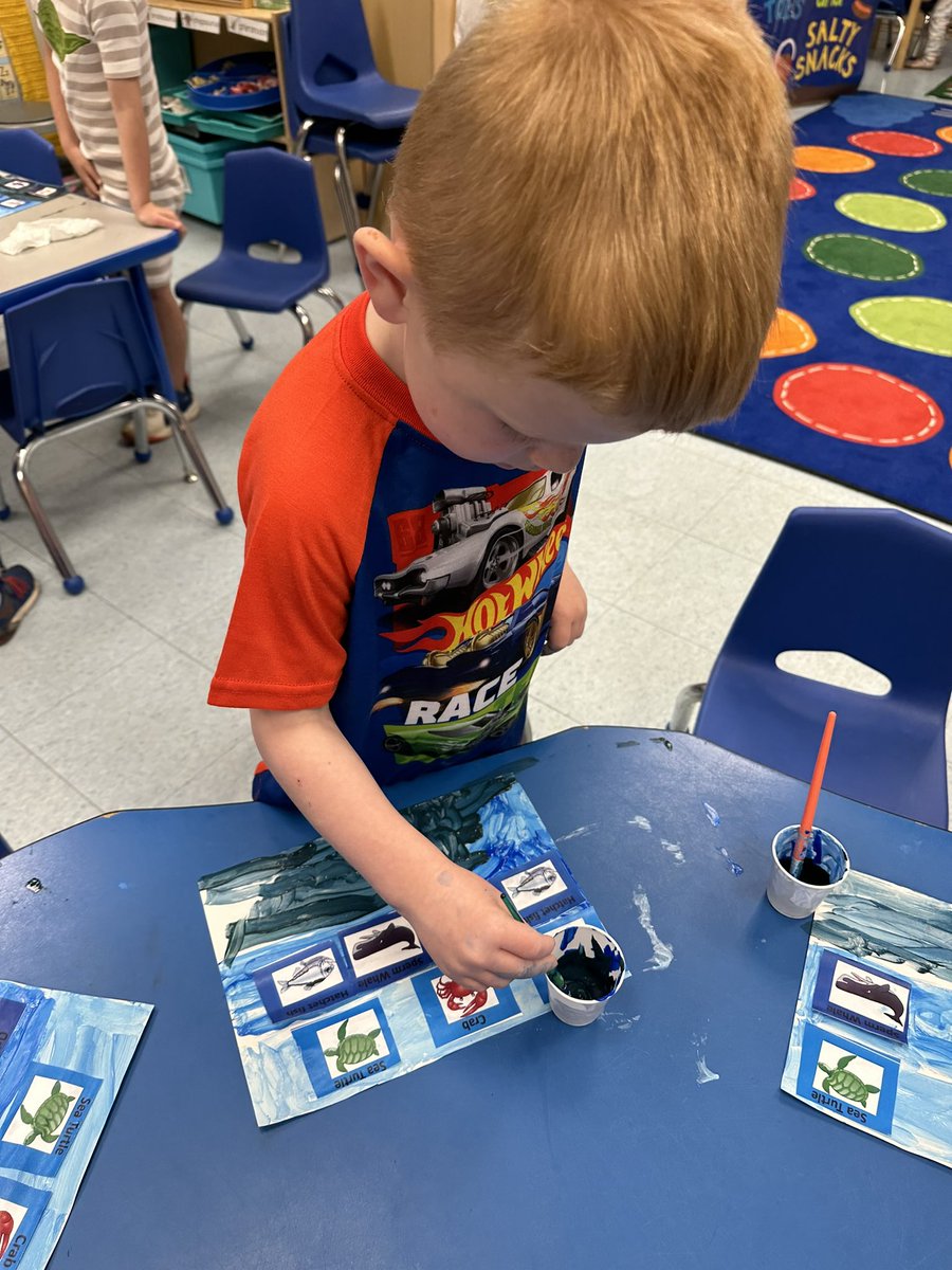 slevin_prek's tweet photo. We learned about the different ocean zones today! We mixed blue paint with white to make the sunlight zone and mixed with black paint to make the midnight zone! Ask me which animals I put in my ocean! #fhleads #sandstudy https://t.co/ItR95HC1a0