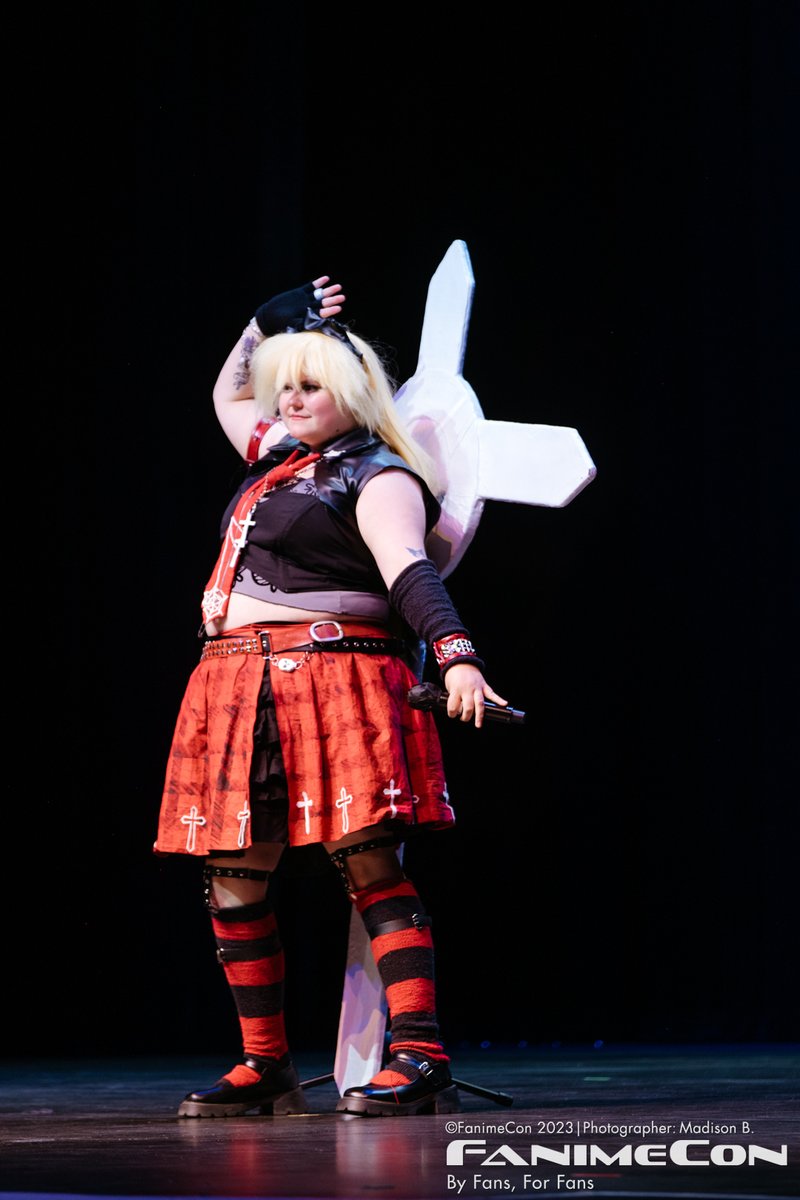 FanimeCon's tweet photo. Thrilling performances and gorgeous cosplay presentations at this year's FanimeCon Masquerade! #FanimeCon #Fanime https://t.co/QVGDKdT79d