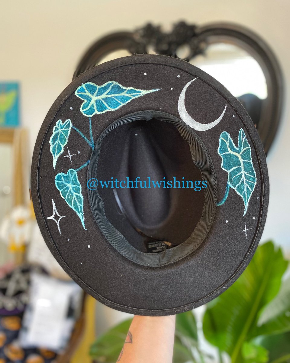 This finished underbrim of this Alocasia beauty 🌿🌲🧚‍♀️