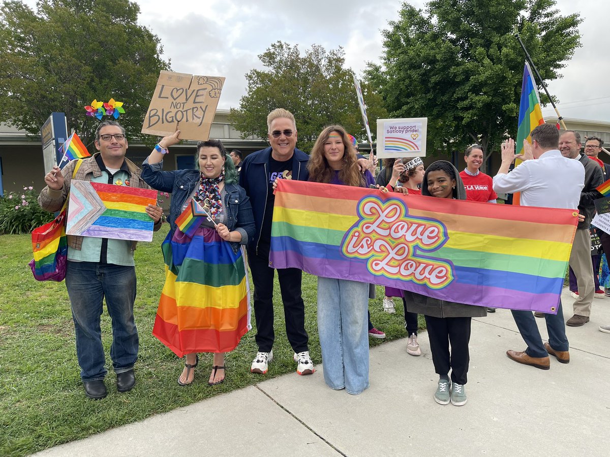 jillianburgosLA's tweet photo. We showed up in peace at Saticoy Elementary to uplift our LGBTQ siblings. There is no indoctrination. We want all families to be included and celebrated. Some families have two Moms, two Dads, two parents or one parent.  It’s really as simple as love is love. https://t.co/98WzwAnmmx