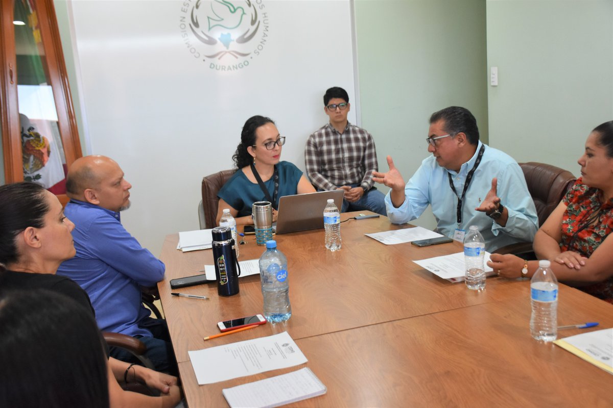 CedhDurango's tweet image. La Secretaria Administrativa de la #CEDHDurango30 LA. @AlvaradoAle17 encabezó la Quinta Sesión del Consejo de Adquisiciones de la comisión, se dio la bienvenida al Contralor Interno Mtro. @solana_cardenas y en donde se estableció que los vehículos serán rotulados
#SomosCEDHDgo