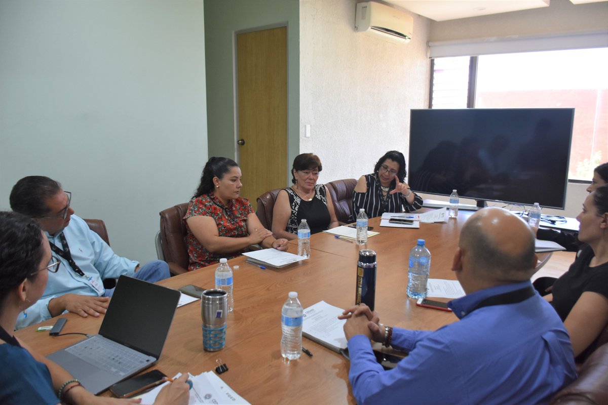 CedhDurango's tweet image. La Secretaria Administrativa de la #CEDHDurango30 LA. @AlvaradoAle17 encabezó la Quinta Sesión del Consejo de Adquisiciones de la comisión, se dio la bienvenida al Contralor Interno Mtro. @solana_cardenas y en donde se estableció que los vehículos serán rotulados
#SomosCEDHDgo