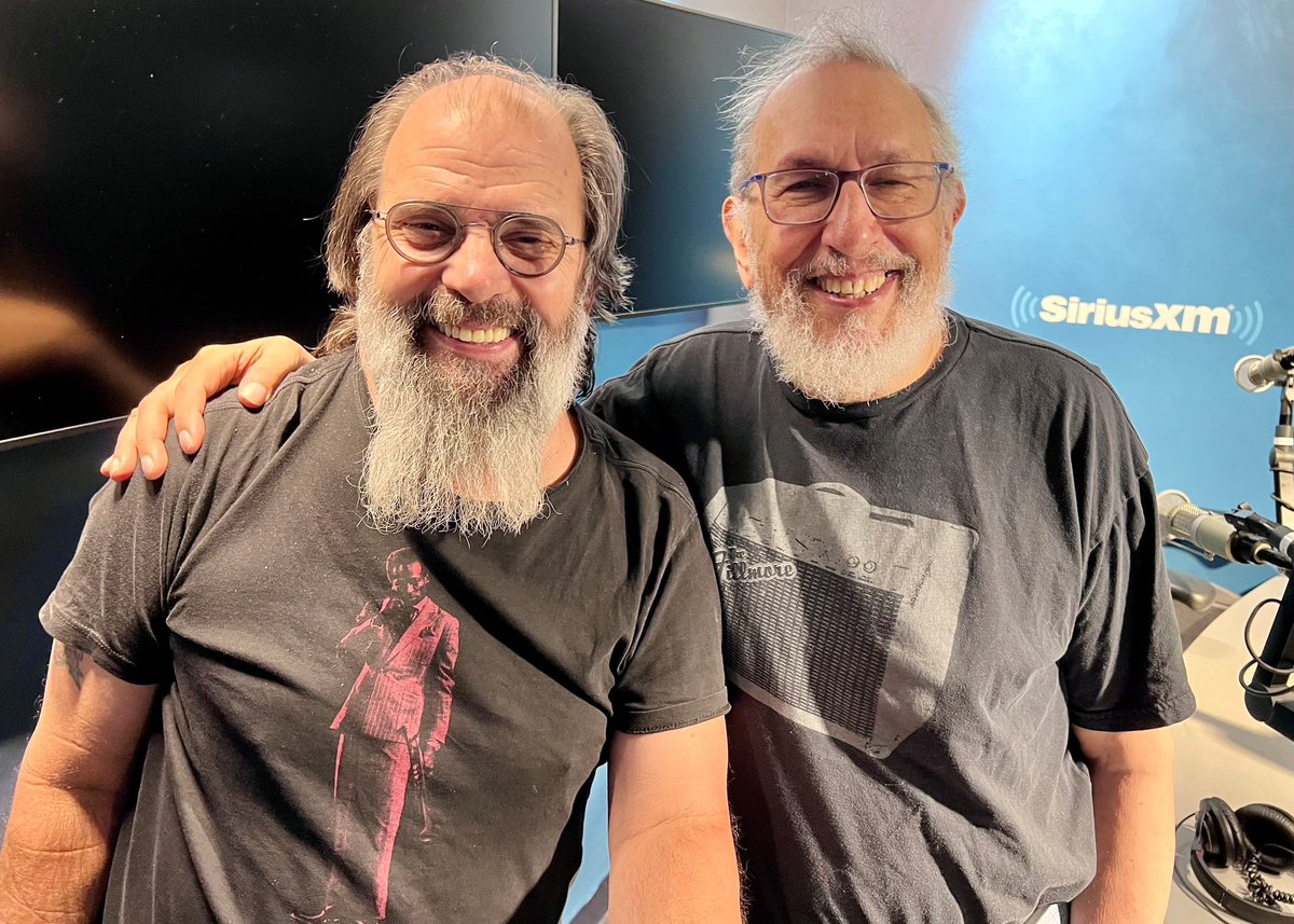 SteveEarle's tweet image. Hear Steve chat w/ #DavidBromberg in advance of his final show @BeaconTheatre 6/10 #HardcoreTroubadourRadio premiering SAT 6/3 9pET @SIRIUSXM Ch60 &amp;amp; streaming on the #SXM app &amp;amp; siriusxm.us/InsideOutlaws