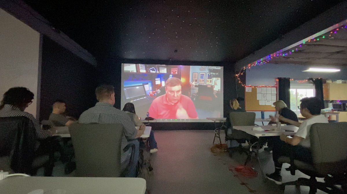CGLAstudios's tweet image. Last night's Graphics Operator get together at CGLA was a blast! LA's top Operators gathered to hang and catchup. Huge thanks to @RossVideo and special thanks to Patrick for joining via zoom to share his invaluable #Xpression insights. #CGLAStudios #ThankYou #NotJustAnXPression