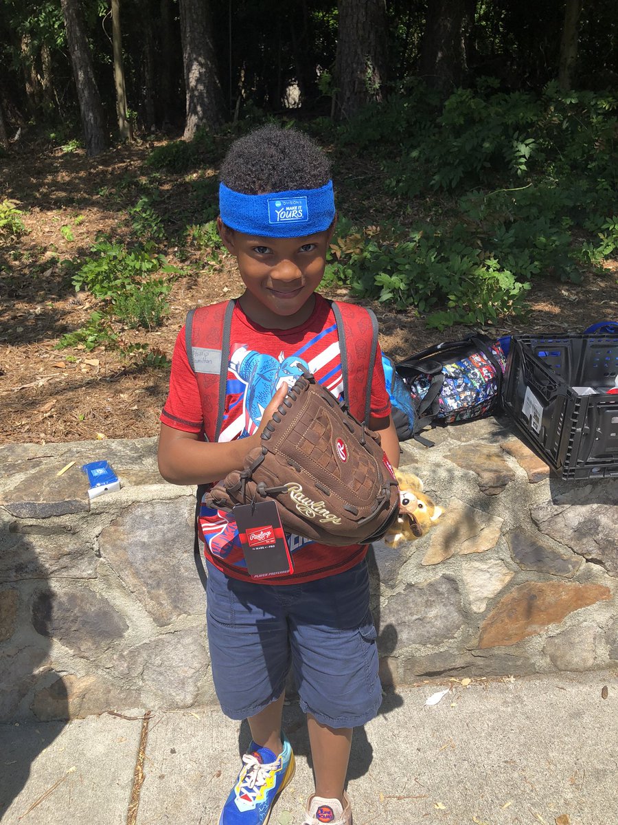 NCAADII's tweet photo. One of the unique things about our division and the #D2BSB Championship is community engagement around elite competition. @UIndyAthletics spent time today with the Boys &amp; Girls Club in Chapel Hill, North Carolina. 
#MakeItYours | #NCAAD2 https://t.co/YRYevjxpZB