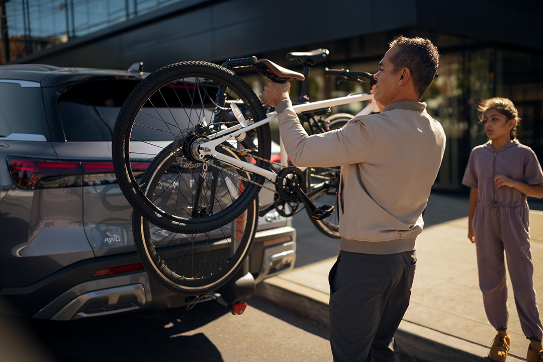 INFINITICanada's tweet photo. Now this is how you get to your bike route in style.
---
Voilà comment on se rend à la piste cyclable avec style.
#INFINITI #QX60 #QX50 #TakeOnLifeInStyle #NationalBicycleDay https://t.co/CqaDIJGaiK
