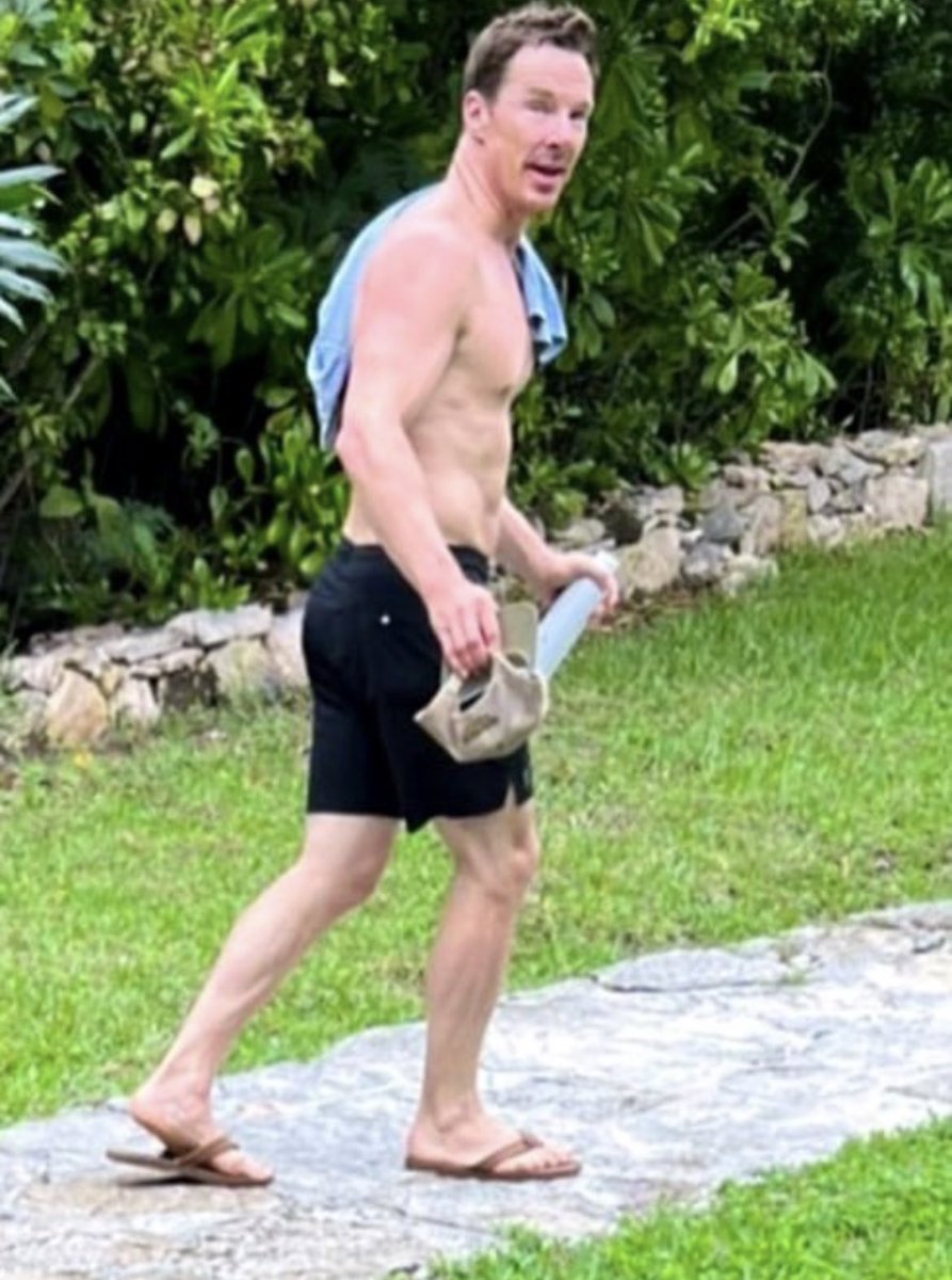 SunshineVibes23's tweet photo. Babe looks so good his holiday in Turks &amp; Caicos. 
His beard has gone and his curly hair💗♥️❤️♥️♥️♥️♥️ https://t.co/NrZ5WCS21a