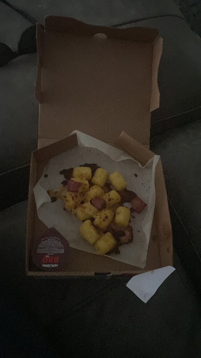 callumflood1's tweet photo. @PapaJohns do you really think this is worth £7.29 ? Because I certainly don’t! 😡 #notworththemoeny https://t.co/e7pnE173L6