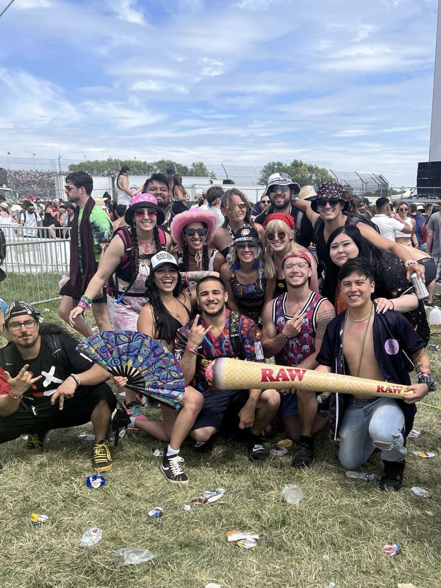 guel563's tweet photo. Couldn’t ask for a better rave family ❤️ https://t.co/om4kOPTtxF