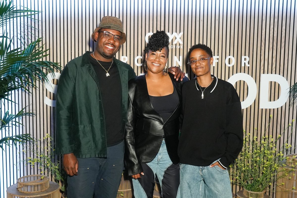 OnyxCollective's tweet photo. Good food, good vibes, and even better people were present last night at the #SoulFoodHulu Dinner 🔥 https://t.co/U4aL3mHbH0