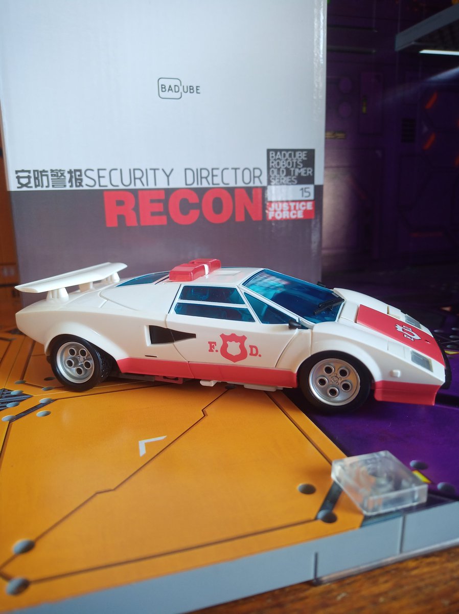 Kureigu8's tweet photo. Also in today from @ShowZStore . Badcube Recon aka G1 Redalert. Looks good out the box and feels nicer than Steamroll. #Transformers #Badcube #Recon #G1 #Redalert https://t.co/kteEg1JRoz