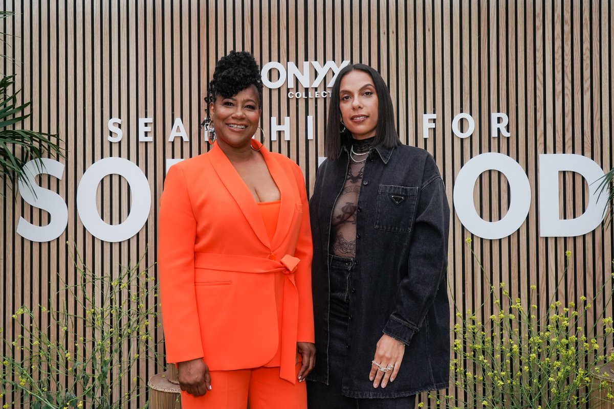 OnyxCollective's tweet photo. Good food, good vibes, and even better people were present last night at the #SoulFoodHulu Dinner 🔥 https://t.co/U4aL3mHbH0