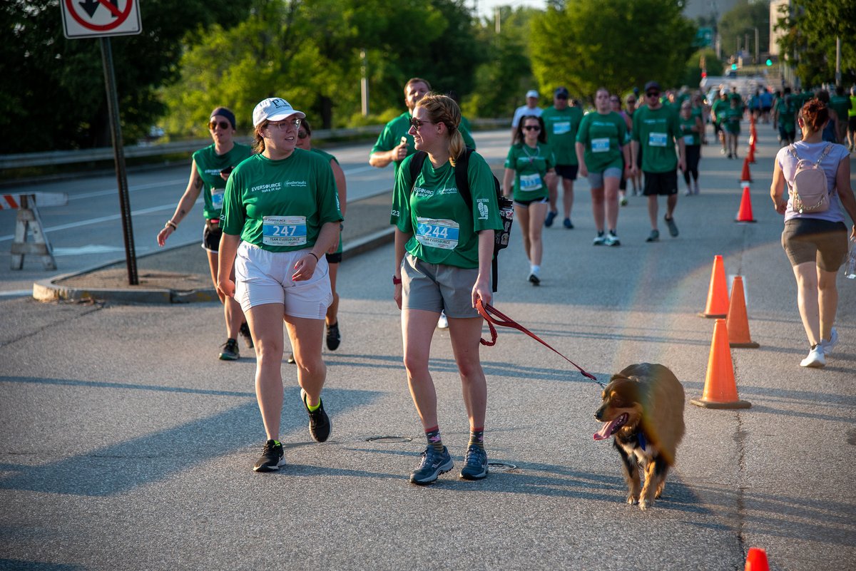 EversourceNH's tweet photo. More than 1,300 amazing people hit the pavement yesterday at the Eversource Walk & 5K Run to support Easterseals NH! We were thrilled to see so many employees, friends, families, and neighbors join together on a beautiful—albeit extremely hot—evening. More 📸 next week! #ESWalk https://t.co/YooKuETVLw