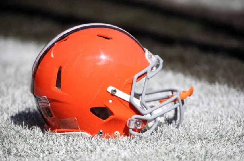 nflrums's tweet photo. #Browns Potential Offense:  

QB Deshaun Watson 
RB Nick Chubb 
WR Amari Cooper
WR DeAndre Hopkins 
WR Elijah Moore 
WR Donavan Peoples-Jones
WR Marquise Goodwin 
WR Jakeem Grant 
TE David Njoku https://t.co/OMVWnE4ExQ