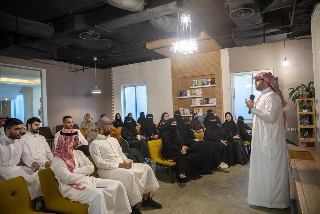 SSCP_KSA's tweet photo. لنكمل سلسلة نجاحات #SSCP22 كان حقًا علينا أن نتعلم من دروس الأمس ونخطو خُطًى تحاذي القمة حتى نعتليها في نهاية المطاف!
ومن أجل ذلك الهدف؛ أقيم بالأمس اجتماعًا يضم قادة وأعضاء #SSCP22✨ https://t.co/2haDnWwEzQ