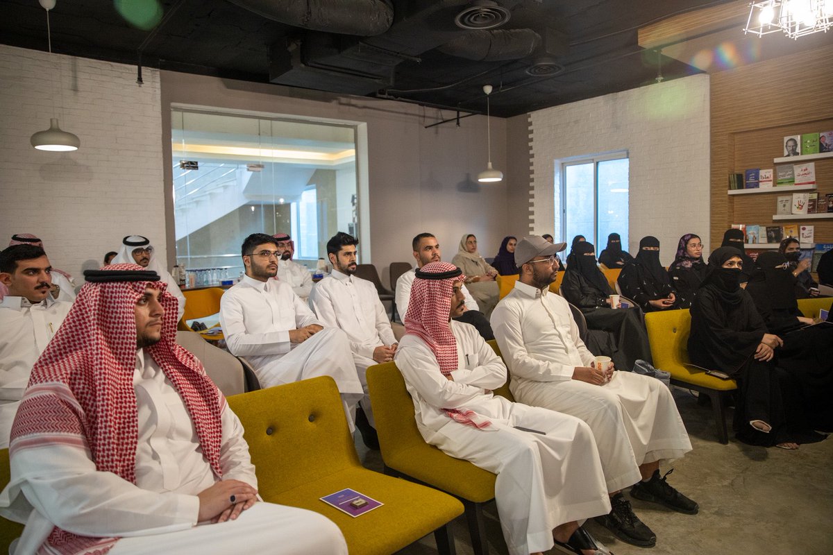 SSCP_KSA's tweet photo. لنكمل سلسلة نجاحات #SSCP22 كان حقًا علينا أن نتعلم من دروس الأمس ونخطو خُطًى تحاذي القمة حتى نعتليها في نهاية المطاف!
ومن أجل ذلك الهدف؛ أقيم بالأمس اجتماعًا يضم قادة وأعضاء #SSCP22✨ https://t.co/2haDnWwEzQ