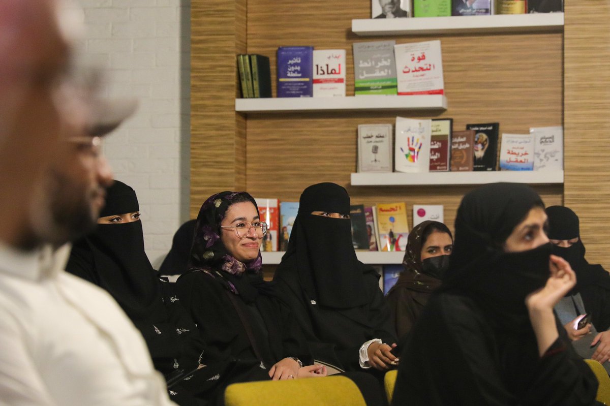 SSCP_KSA's tweet photo. لنكمل سلسلة نجاحات #SSCP22 كان حقًا علينا أن نتعلم من دروس الأمس ونخطو خُطًى تحاذي القمة حتى نعتليها في نهاية المطاف!
ومن أجل ذلك الهدف؛ أقيم بالأمس اجتماعًا يضم قادة وأعضاء #SSCP22✨ https://t.co/2haDnWwEzQ