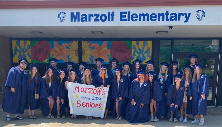 ShalerArea's tweet photo. Shaler Area seniors were invited to return to where it all started &amp; visit their primary schools today before commencement. The Class of 2023 shared their favorite memories &amp; future plans with current students &amp; their former teachers. 🎓💙 #WeAreSA #SASD2023 https://t.co/1x6XsMvj7b