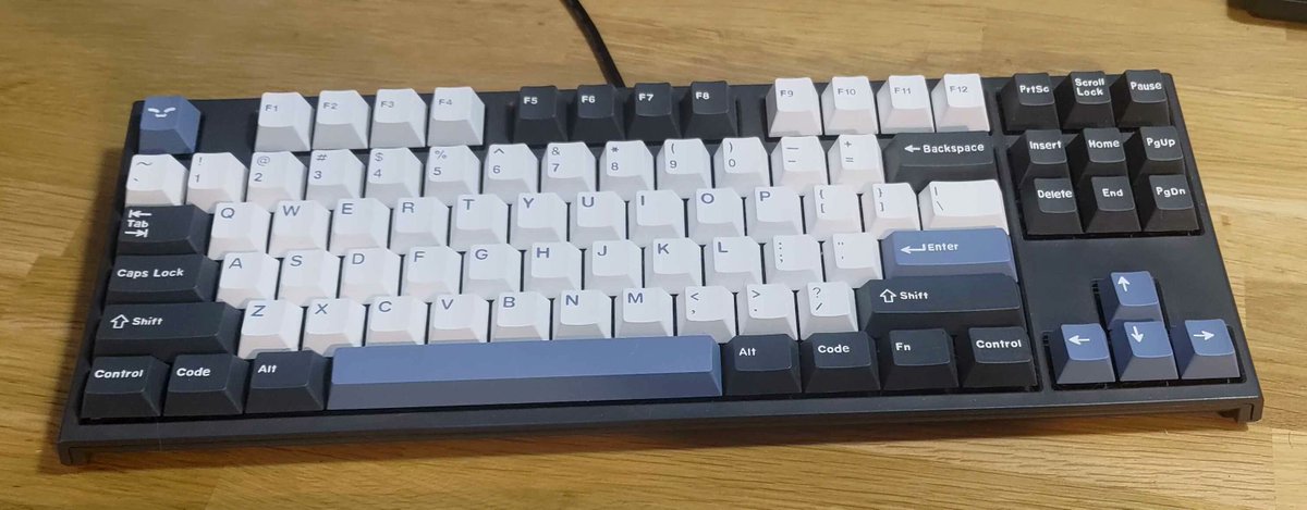 MaximeCheramy's tweet photo. New key caps! I replaced my Ducky One 2 Skyline with some (fake) GMK Arctic 😍 https://t.co/K1cEU7KMz6