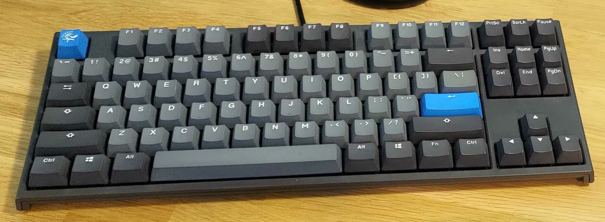 MaximeCheramy's tweet photo. New key caps! I replaced my Ducky One 2 Skyline with some (fake) GMK Arctic 😍 https://t.co/K1cEU7KMz6