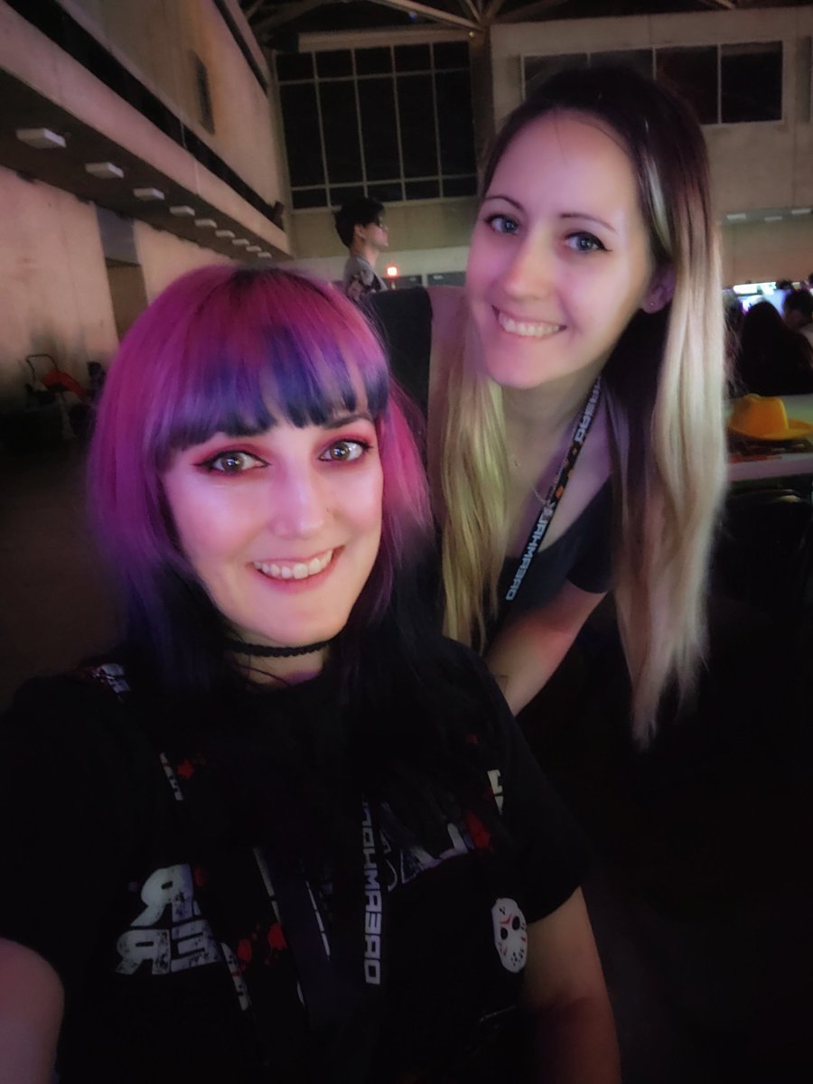 Team Chicks In the Dirt getting ready to compete in the DreamHack Dallas Fortnite tournament!! 💖

<a href="/bunniplague/">Bunni (Hiatus! 💖)</a>